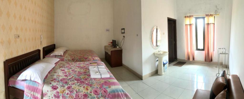 Grafika Hotel Dan Resto Gombong  Exterior foto